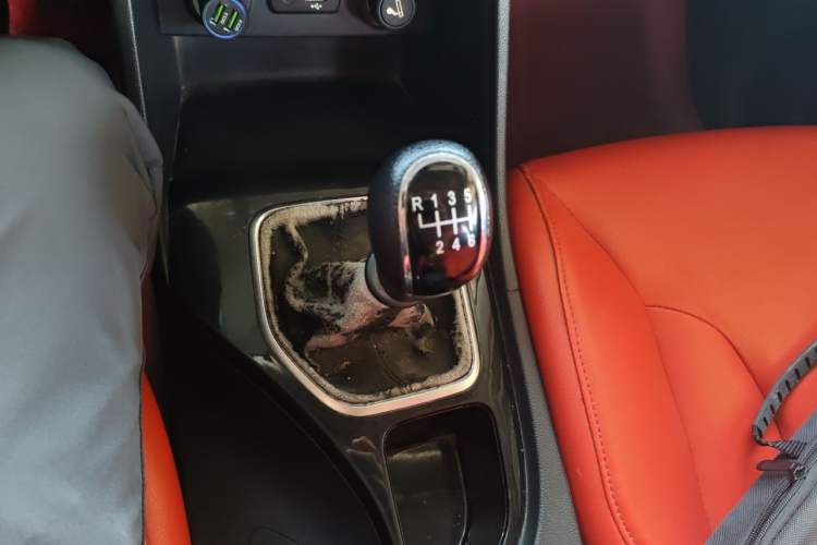 Used Baojun 730 2019 1.5L Manual Fashion Model 7-seater China VI Gear Lever