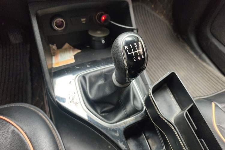 Used Baojun 730 2019 1.5L Manual Fashion Model 7-seater National V Gear Lever