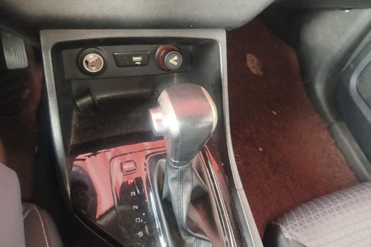 Used Baojun 730 2019 1.5T CVT Fashion Model 7 Seats China VI Emission Standard Gear Lever