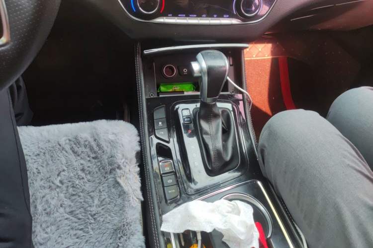 Used Baojun 730 2019 1.5T CVT Flagship Version 7 Seats China V Emission Standard Gear Lever