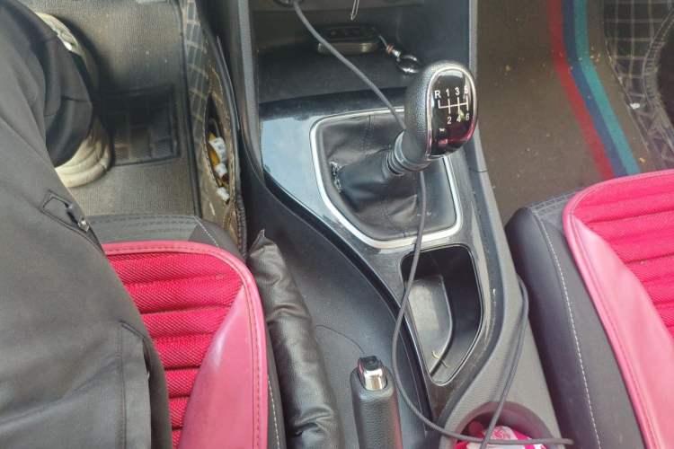 Used Baojun 730 2019 1.5T Manual Fashion Model 7-seater China VI Gear Lever