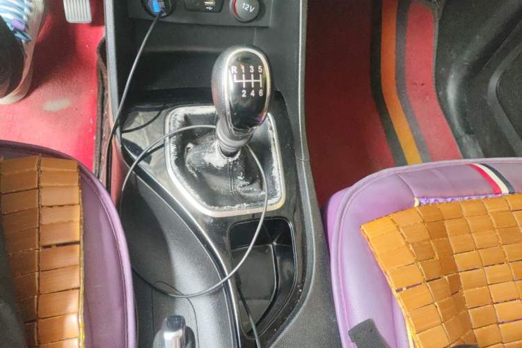 Used Baojun 730 2019 1.5L Manual Fashion Model 7-seater China VI Gear Lever