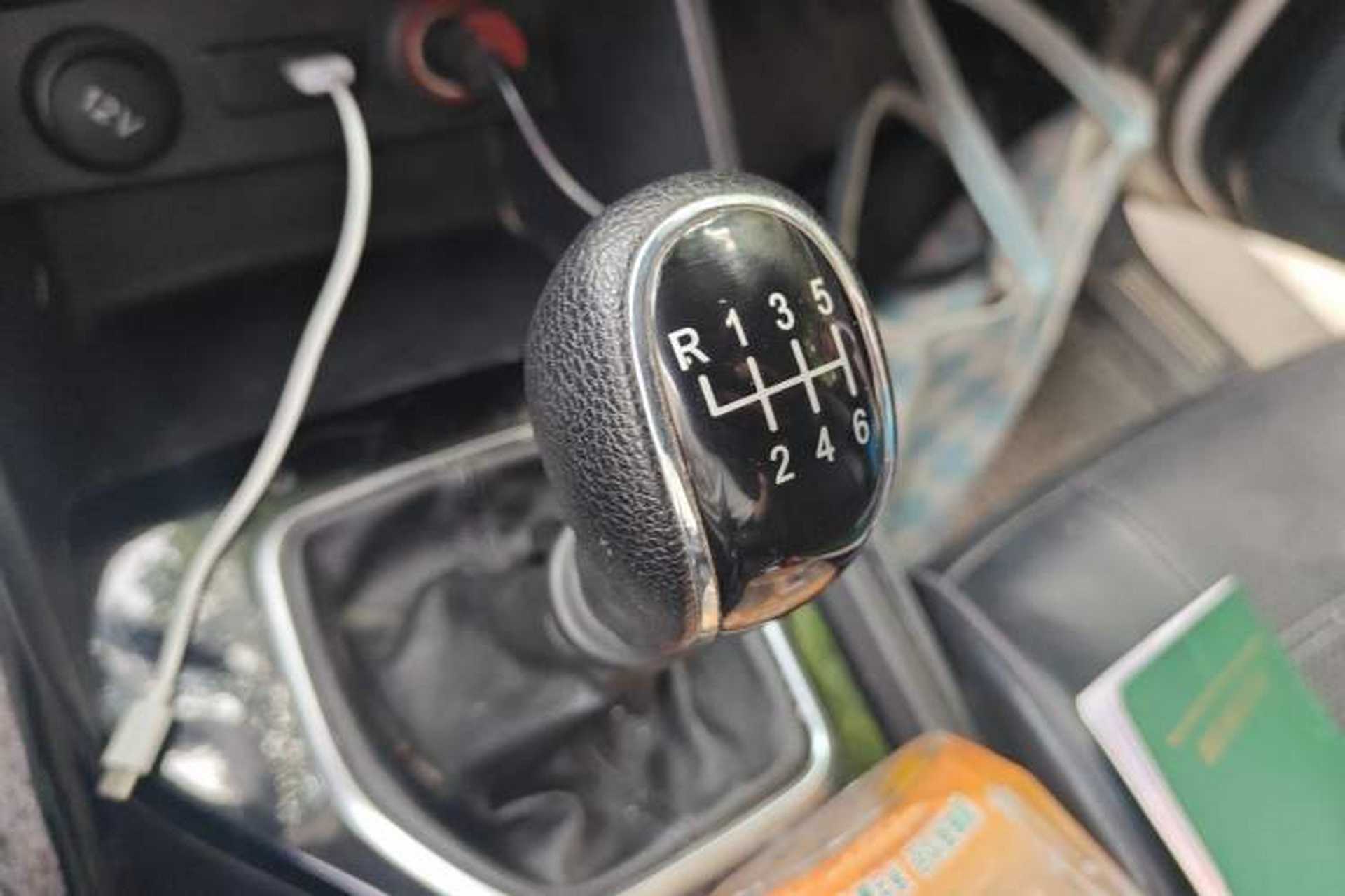 Used Baojun 730 2019 1.5L Manual Fashion Model 7-seater China VI Gear Lever