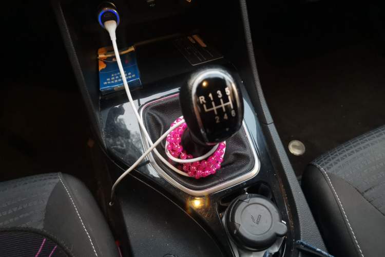 Used Baojun 730 2019 1.5L Manual Fashion Model 7-seater China VI Gear Lever