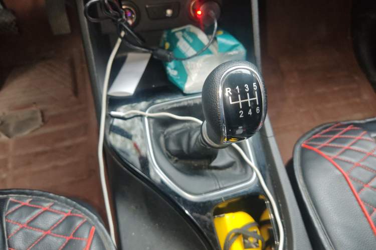 Used Baojun 730 2019 1.5L Manual Fashion Model 7-seater China VI Gear Lever