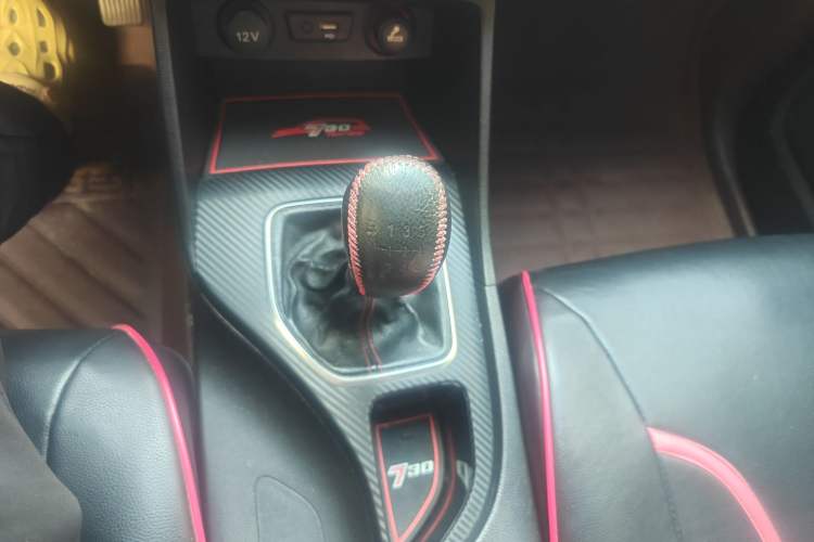 Used Baojun 730 2019 1.5T Manual Fashion Model 7-seater China VI Gear Lever
