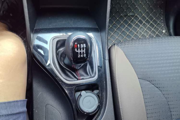 Used Baojun 730 2019 1.5L Manual Fashion Model 7-seater China VI Gear Lever