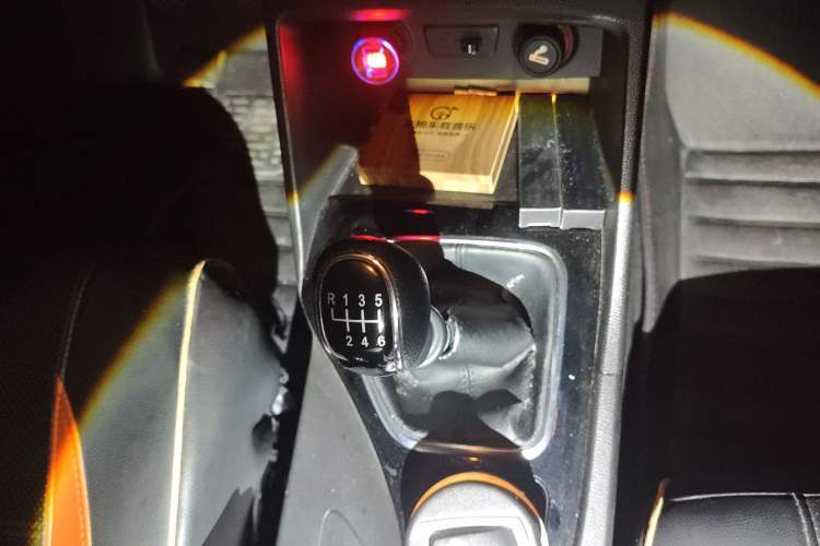 Used Baojun 730 2019 1.5L Manual Fashion Model 7-seater China VI Gear Lever