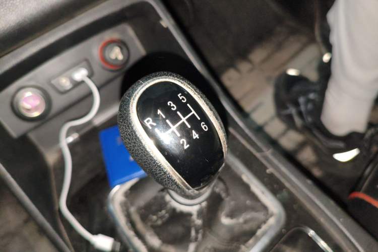 Used Baojun 730 2019 1.5L Manual Fashion Model 7-seater National V Gear Lever