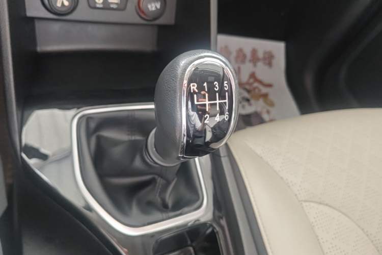 Used Baojun 730 2019 1.5T Manual Fashion Model 7 Seats China V Gear Lever