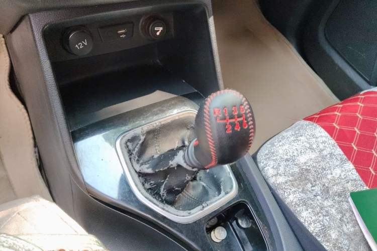 Used Baojun 730 2019 1.5L Manual Fashion Model 7-seater National V Gear Lever