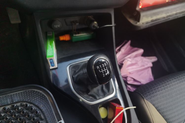 Used Baojun 730 2019 1.5L Manual Fashion Model 7-seater China VI Gear Lever