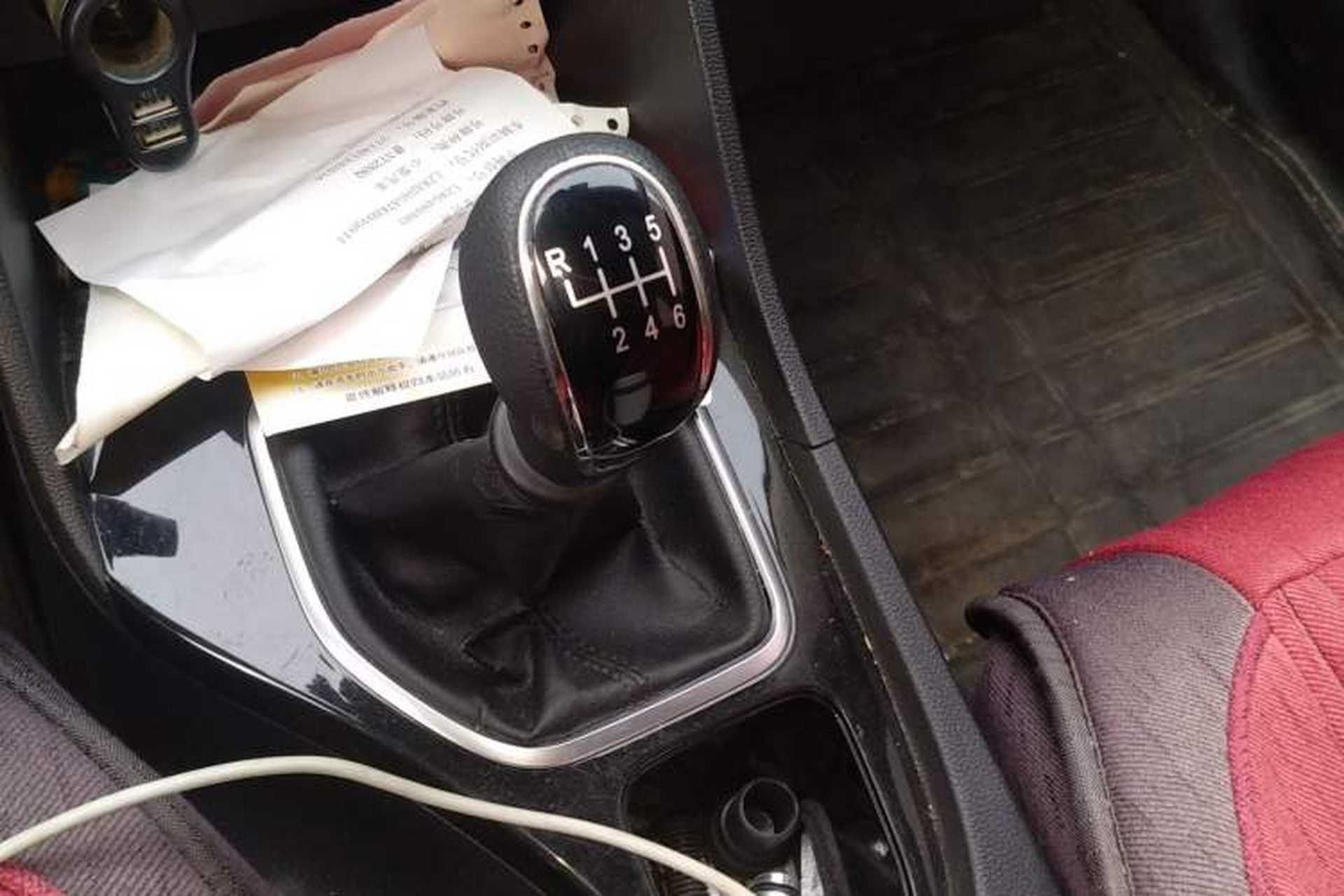 Used Baojun 730 2019 1.5L Manual Fashion Model 7-seater National V Gear Lever