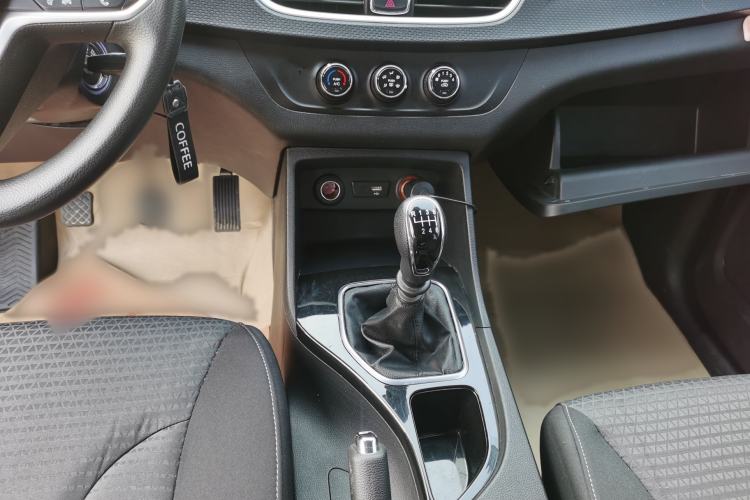 Used Baojun 730 2019 1.5L Manual Fashion Model 7-seater National V Gear Lever
