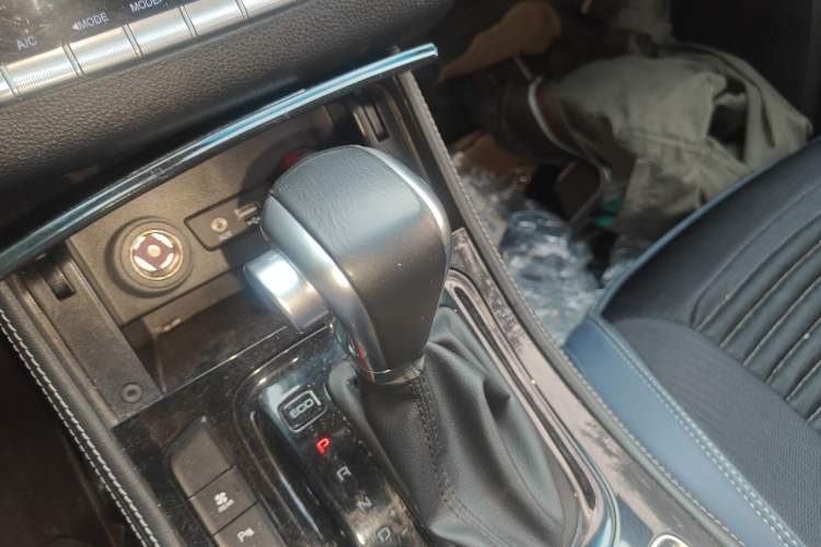 Used Baojun 730 2019 1.5T CVT Flagship Model 7 Seats China VI Emission Standard Gear Lever
