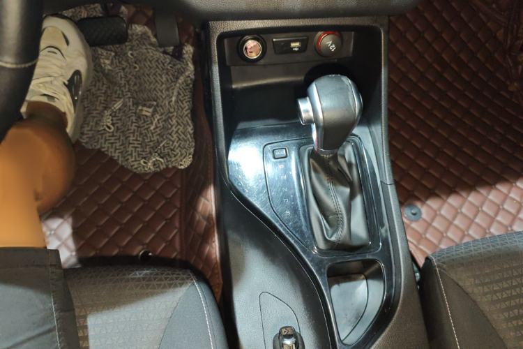 Used Baojun 730 2019 1.5T CVT Fashion Model 7 Seats China VI Emission Standard Gear Lever