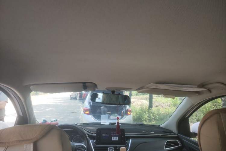 Used Baojun 730 2019 1.5L Manual Fashion Model 7-seater China VI Headliner