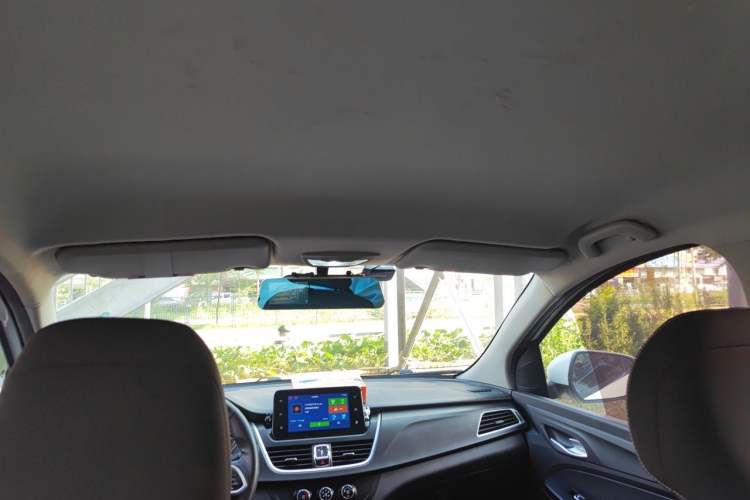 Used Baojun 730 2019 1.5L Manual Fashion Model 7-seater China VI Headliner