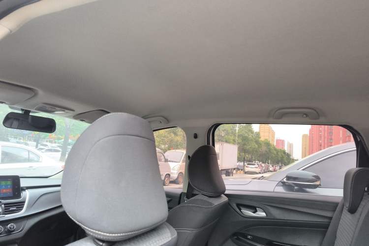 Used Baojun 730 2019 1.5T CVT Fashion Model 7 Seats China V Emission Standard Headliner