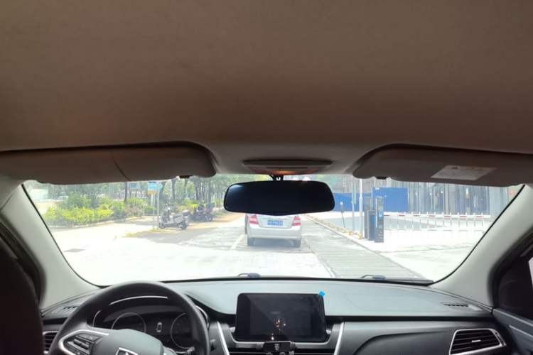 Used Baojun 730 2019 1.5L Manual Fashion Model 7-seater China VI Headliner