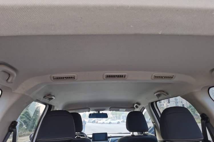 Used Baojun 730 2019 1.5L Manual Fashion Model 7-seater National V Headliner