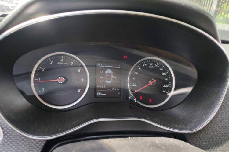 Used Baojun 730 2019 1.5T Manual Fashion Model 7-seater National V Instrument Cluster