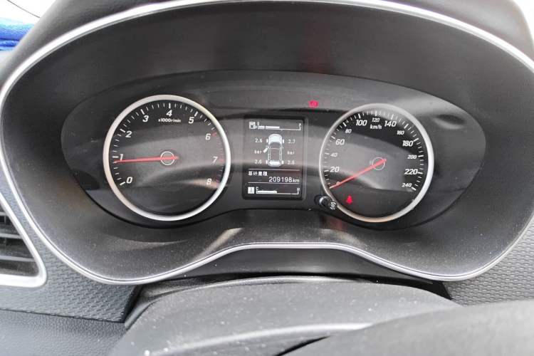 Used Baojun 730 2019 1.5T Manual Fashion Model 7-seater National V Instrument Cluster