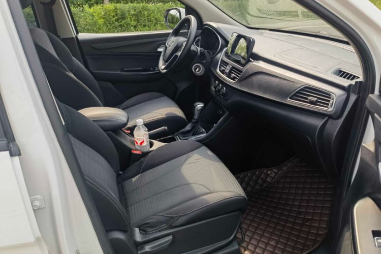 Used Baojun 730 2019 1.5T CVT Fashion Model 7 Seats China VI Emission Standard Interior 10