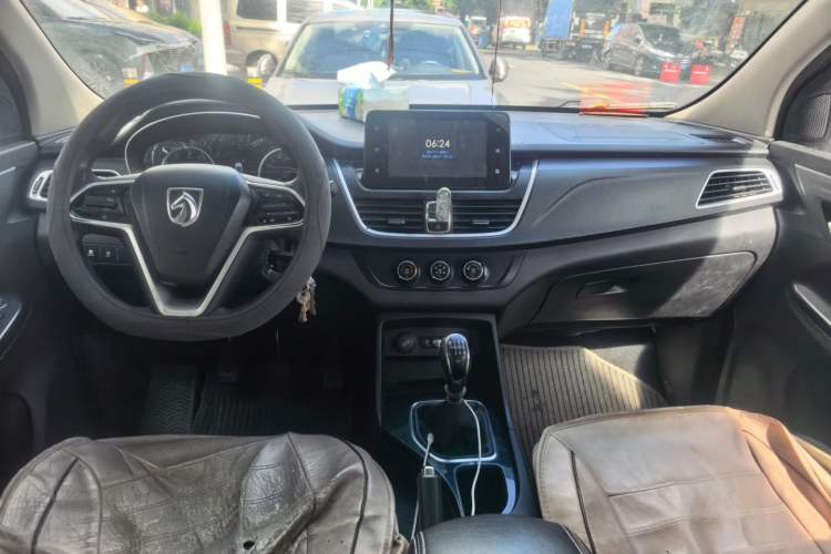 Used Baojun 730 2019 1.5L Manual Fashion Model 7-seater National V Interior 2