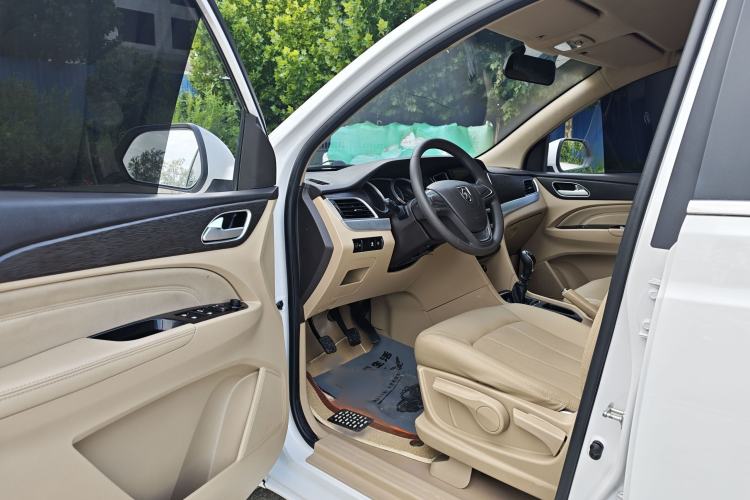 Used Baojun 730 2019 1.5L Manual Value Edition 7 Seats China VI Emission Standard Interior 2