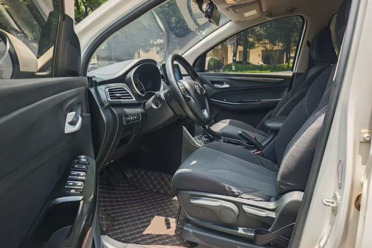 Used Baojun 730 2019 1.5T CVT Fashion Model 7 Seats China V Emission Standard Interior 2