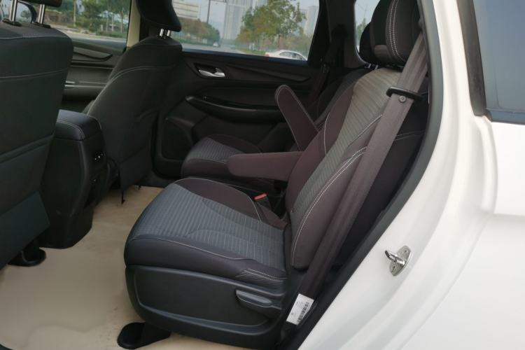 Used Baojun 730 2019 1.5L Manual Fashion Model 7-seater National V Interior 2