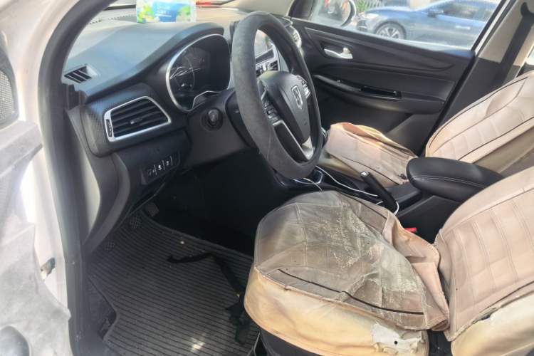 Used Baojun 730 2019 1.5L Manual Fashion Model 7-seater National V Interior 3