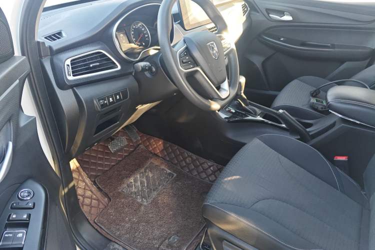 Used Baojun 730 2019 1.5T CVT Fashion Model 7 Seats China VI Emission Standard Interior 3