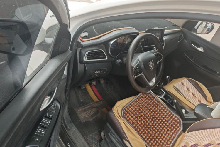 Used Baojun 730 2019 1.5L Manual Fashion Model 7-seater China VI Interior 3