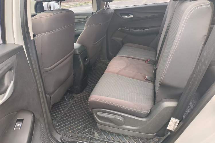 Used Baojun 730 2019 1.5T CVT Fashion Model 7 Seats China VI Emission Standard Interior 3