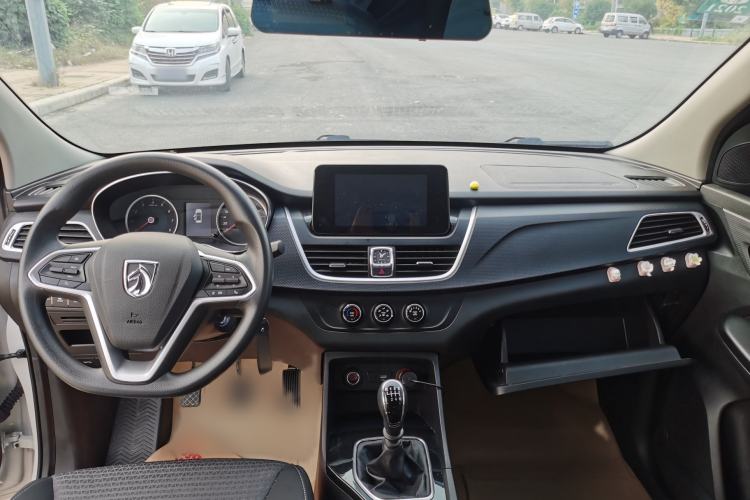 Used Baojun 730 2019 1.5L Manual Fashion Model 7-seater National V Interior 3