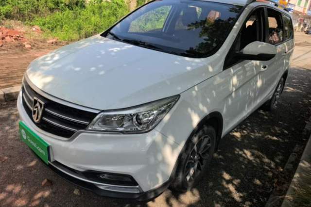 Używany Baojun 730 2019 1.5T Manual Fashion Model 7-seater China VI