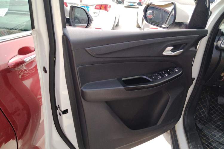 Used Baojun 730 2019 1.5T Manual Fashion Model 7-seater National V Left Front Door Interior
