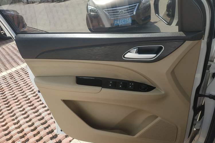 Used Baojun 730 2019 1.5L Manual Value Edition 7 Seats China VI Emission Standard Left Front Door Interior