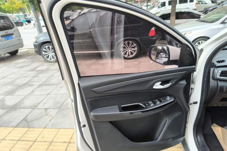 Used Baojun 730 2019 1.5T CVT Fashion Model 7 Seats China V Emission Standard Left Front Door Interior
