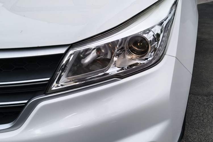 Used Baojun 730 2019 1.5T CVT Fashion Model 7 Seats China VI Emission Standard Left Front Headlight