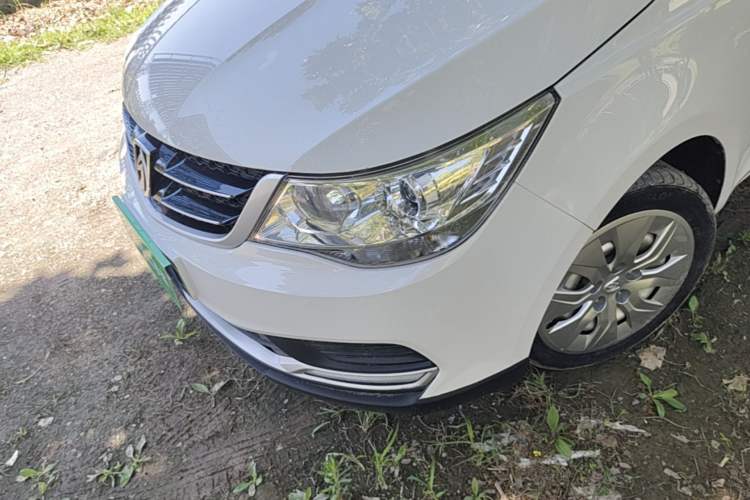 Used Baojun 730 2019 1.5L Manual Value Edition 7 Seats China VI Emission Standard Left Front Headlight