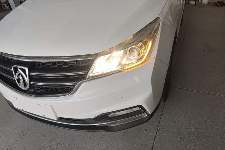 Used Baojun 730 2019 1.5T Manual Fashion Model 7-seater China VI Left Front Headlight