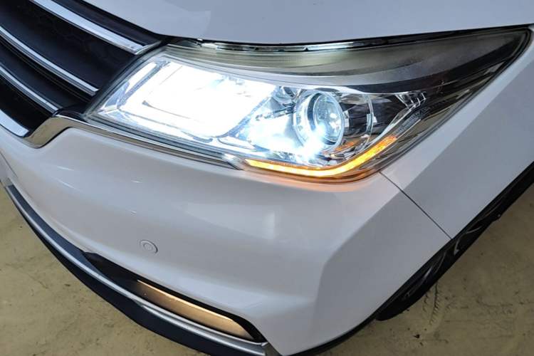 Used Baojun 730 2019 1.5T CVT Flagship Model 7 Seats China VI Emission Standard Left Front Headlight