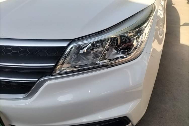Used Baojun 730 2019 1.5L Manual Fashion Model 7-seater National V Left Front Headlight