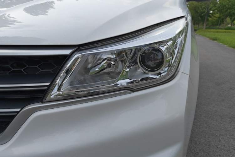 Used Baojun 730 2019 1.5L Manual Fashion Model 7-seater China VI Left Front Headlight