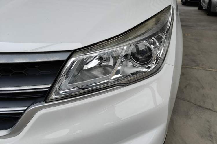 Used Baojun 730 2019 1.5L Manual Fashion Model 7-seater China VI Left Front Headlight