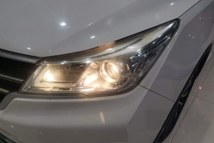 Used Baojun 730 2019 1.5T CVT Fashion Model 7 Seats China VI Emission Standard Left Front Headlight
