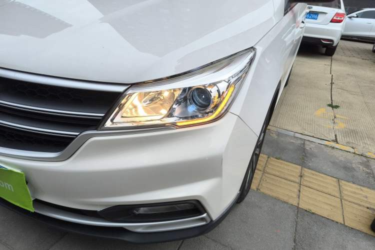 Used Baojun 730 2019 1.5T CVT Fashion Model 7 Seats China V Emission Standard Left Front Headlight